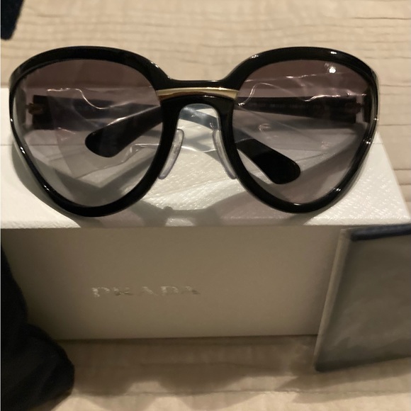 Prada SPR022V Black Butterfly Sunglasses with Case and box - Picture 2 of 12